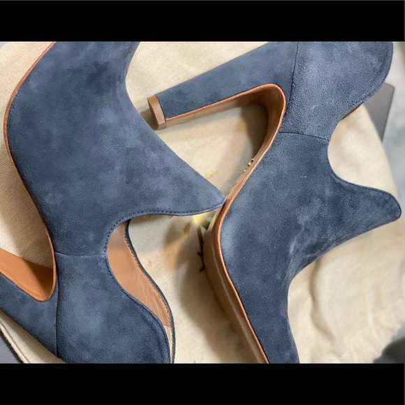 ***SOLD***Vince Camuto Bootie - Picture 3 of 6